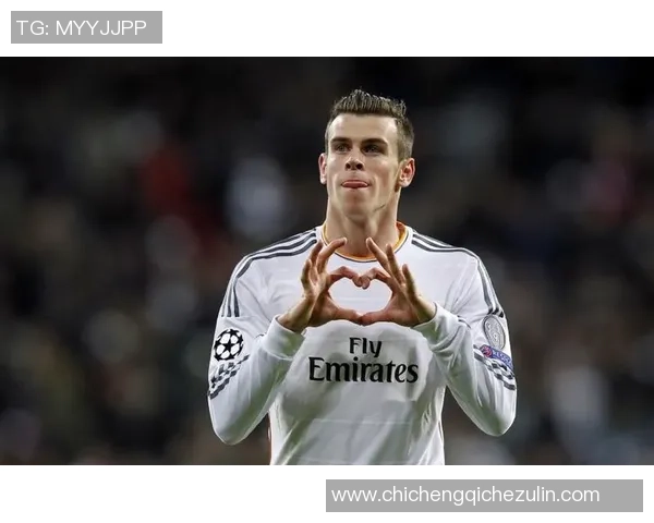 足球明星抓头发视频引发热议网友纷纷调侃其发型与比赛表现