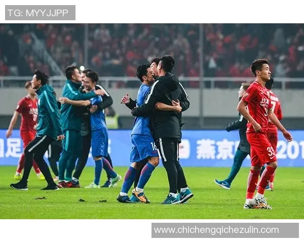 赛后分析:上海足球队与成都足球队在比赛中的战术灵活性对比探讨 赛后分析:上海足球队与成都足球队在比赛中的战术灵活性对比探讨